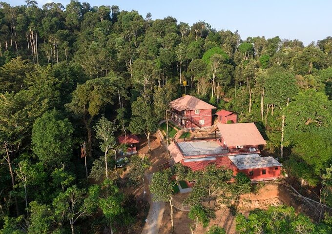 Experience authentic homestays amidst coffee plantations at Kaadgal Nature Stay in Sakleshpur. Indulge in delicious local cuisine, enjoy bonfires, and rejuvenate with rejuvenating Ayurvedic treatments. Kaadgal-Nature-Stay-Sakleshpur